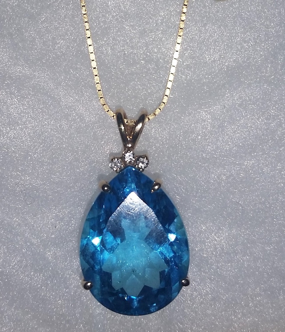 14K Yellow Gold Necklace with teardrop London Blu… - image 2