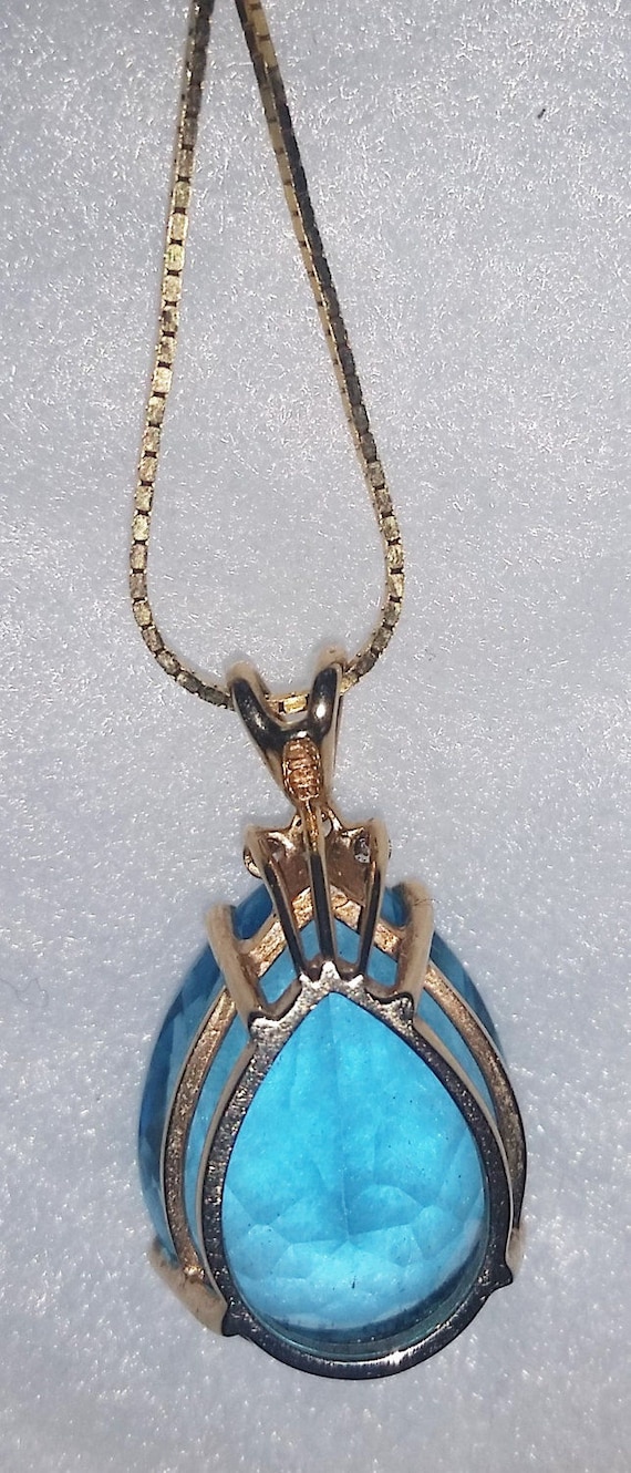 14K Yellow Gold Necklace with teardrop London Blu… - image 4