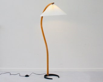 An original Danish Caprani floor lamp in beech wood | 1970s