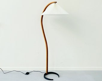 An original teak wood Caprani floor lamp | 1970s | Denmark