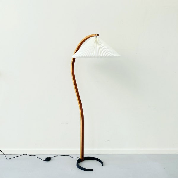 An original teak wood Caprani floor lamp | 1970s | Denmark