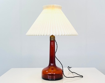 A red Le Klint no. 302 glass table lamp designed by Gunnar Biilman Petersen | 1940s | Denmark