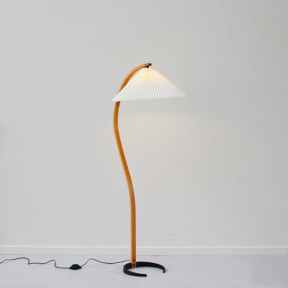 Original Danish Caprani floor lamp in beech wood | 1970s