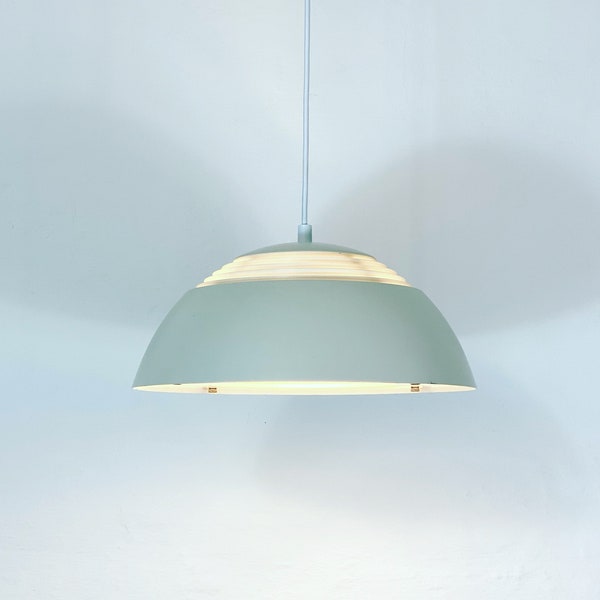 A classic pendant light by Arne Jacobsen for Louis Poulsen | Denmark