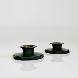 Une paire de bougeoirs en bronze de Just Andersen | Années 1930