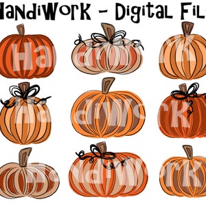 Può includere: Nove illustrazioni digitali disegnate a mano di zucche arancioni con steli marroni e dettagli neri. Alcune zucche hanno un fiocco nero e viticci ricci.
