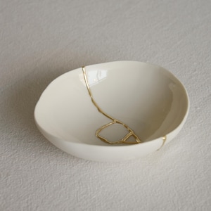Handmade Kintsugi Porcelain Bowl: 22kt Gold Repair, Italian Art