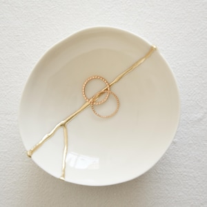 Handmade Kintsugi Porcelain Bowl: 22kt Gold Repair, Italian Art