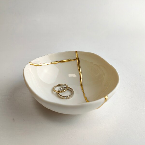 kintsugi bowl, white porcelain handmade in Italy, 22kt gold leaf, one-of-a-kind artistic piece, READY TO SHIP
