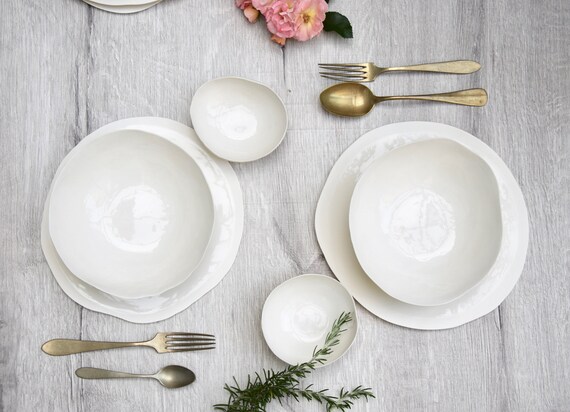 Set di 3 piatti in porcellana bianca finissima composto da piatto piano, piatto  fondo, ciotolina, fatti a mano in Italia, piatti artigianali -  Italia