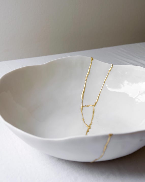 white porcelain kintsugi bowl, handmade in Italy, 22kt gold leaf repair, with wood box