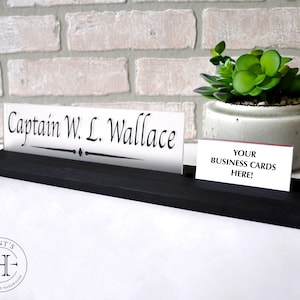 Personalisierte Namensschildbesitzer mit dem gefallenen Visitenkartenhalter, Visitenkartenhalter für Schreibtisch, Kartenständer
