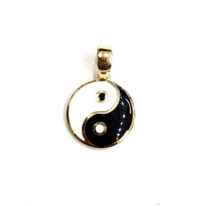 14k solid yellow Gold yin ying yang Taoist symbol enamel Pendant 0.48&quot; 1.1g