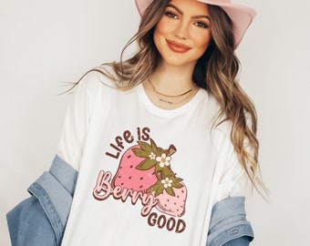 Retro Strawberry T Shirt | Strawberry Shirt | Vintage Strawberry Tees | Vintage Shirts Women | Cottage Core Berry Shirt | Strawberry Shirt