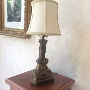Vintage Armor Bronze Lamp with Three Cherubs – Bronze-Clad Figural Table Lamp – Antique Putti Light – Classical Accent Lighting