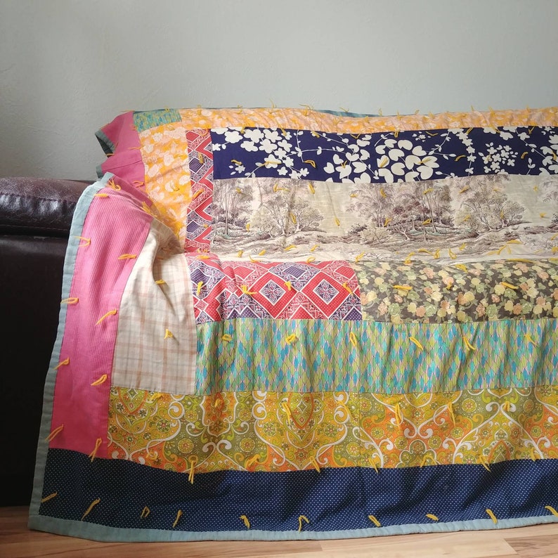Happy 70/'s Vintage Quilt