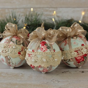 Shabby Christmas Decor, Chic Ornaments, Shabby Christmas Gift, Christmas Ball Decorations, Hanging Baubles, Fabric Tree Decor, Xmas Baubles