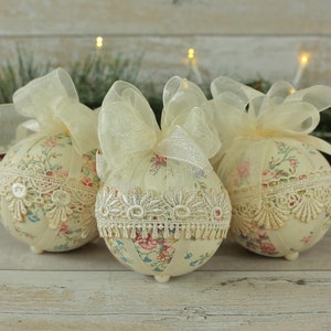 Xmas decorations, handmade Christmas tree ornaments, shabby Christmas gift, shabby chic ornaments, hanging baubles, lace Christmas ornaments