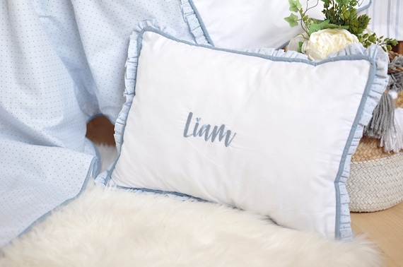 Cojín personalizado. Ropa de cuna y cama personalizada.