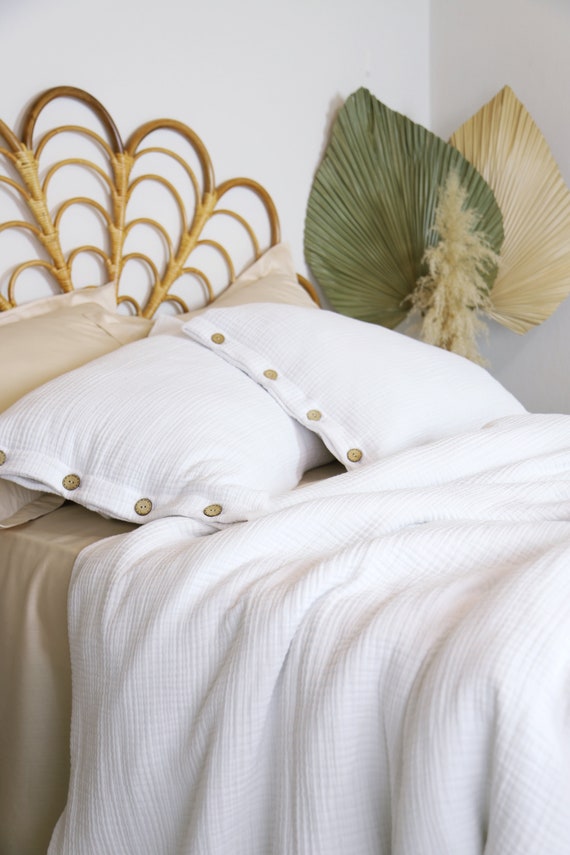 Ask Jennifer Adams: Should I put two twin beds or one king in guest room?