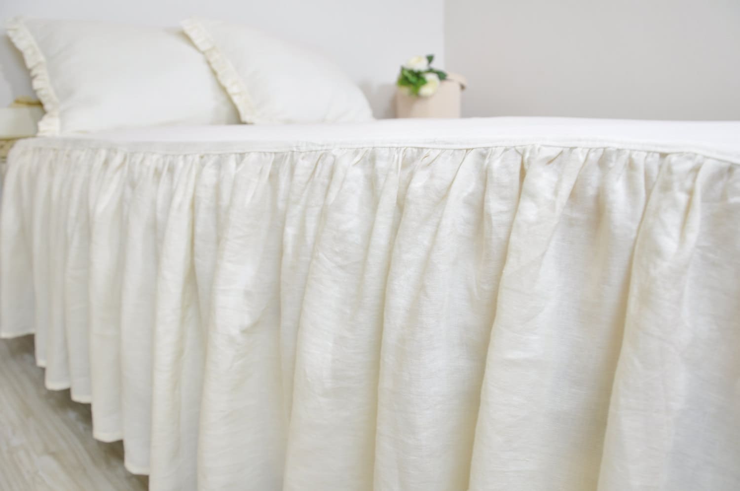 Linen Bedskirt, Dust Ruffle in Full Queen King, Ruffled Bed Skirt, Stone  Beige Bedskirt, Linen Bedding, Custom Dust Ruffle, Country Bedding -   Canada