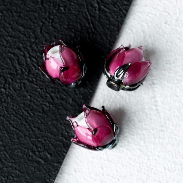 Bouton de fleur de lotus rose Perles de rose au chalumeau faites main en verre de Murano 1pc