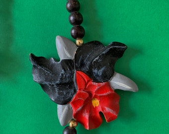Vintage Wood Bead Tropical Flower Necklace Black