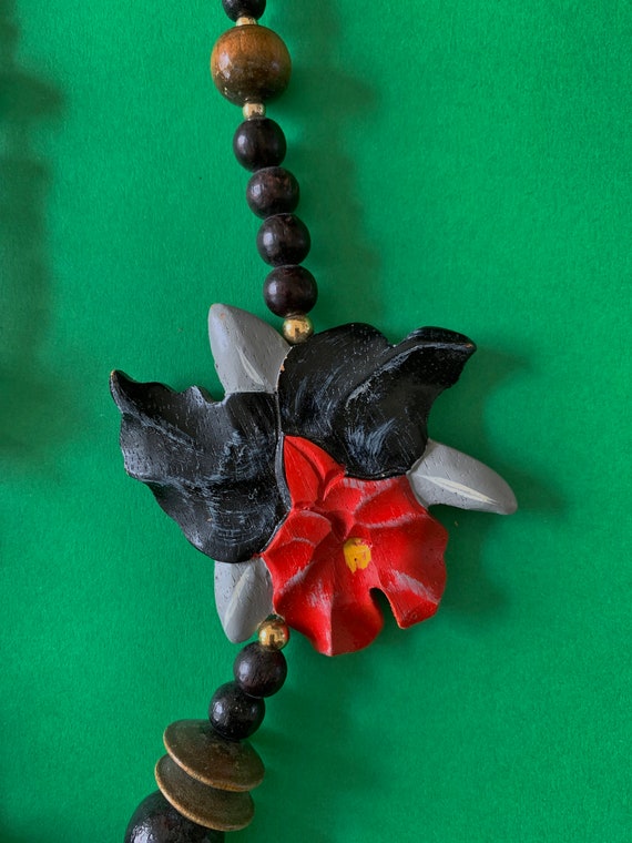 Vintage Wood Bead Tropical Flower Necklace Black