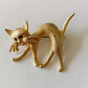 Vintage Gold Toned Cat Brooch with Green Rhinestone Eyes