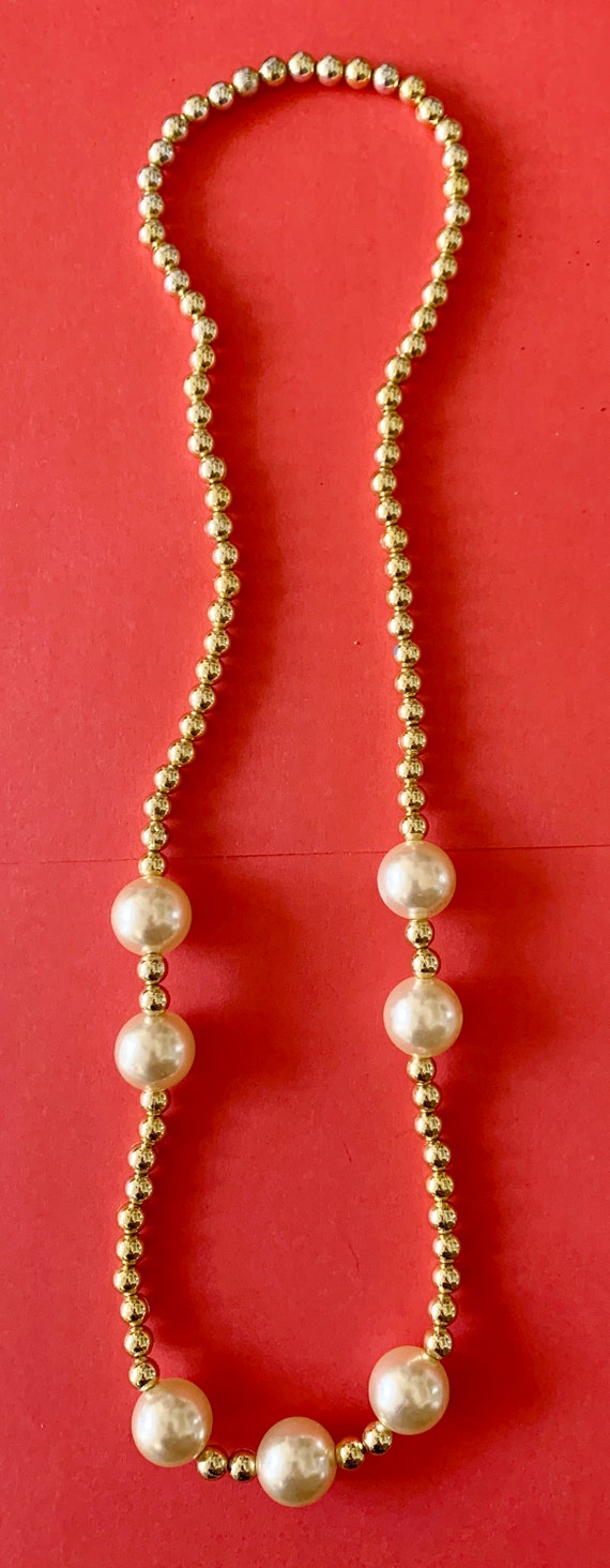 Vintage Chunky White and Gold Bead Necklace - image 1