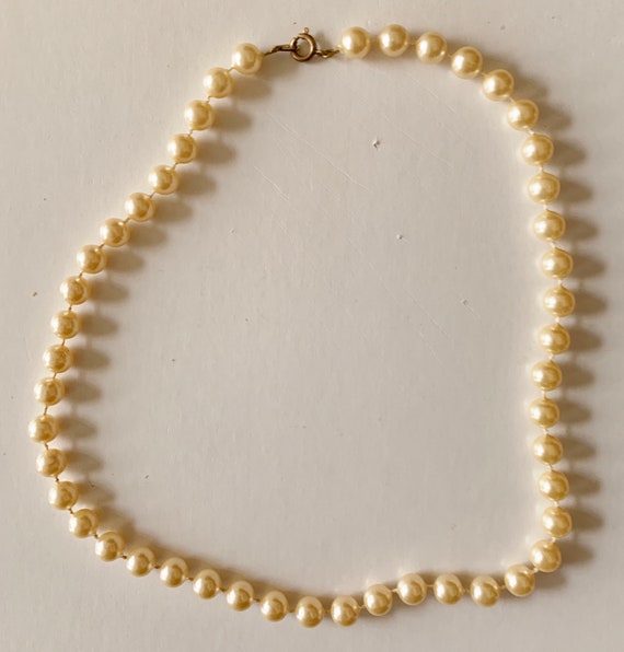 Vintage Creamy White Bead Necklace Gem
