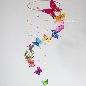 NUEVO móvil de mariposa en espiral colorido/magnífico móvil alegre y brillante/móvil arcoíris/decoración de guardería arcoíris/regalo de baby shower/decoración de guardería.