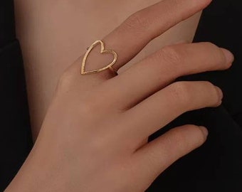 Heart ring, minimalist ring, heart jewelry, heart theme, bath bomb jewelry, bath bomb, one size fits all ring, trendy jewelry, women's ring