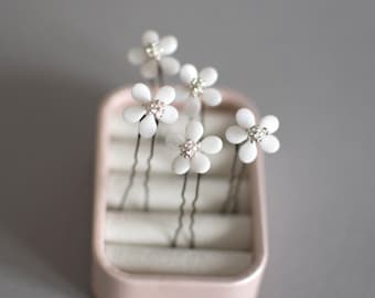 White hair pins Wedding hairpiece Wedding flowers Wedding accessories Hair accessories Gift for her Flower headpiece Bridal hairpiece