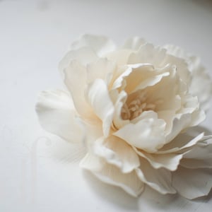 Peony hair clip Pink peony flower Peony wedding Blush pink peony Bridal peony White peony Wedding peony Pale pink Bridesmaid flower