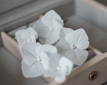 White hair flower Hydrangea hair pin Wedding hairpiece Bridesmaid headpiece White hair pins Bridal flower hairpiece Bridesmaid flower Boho