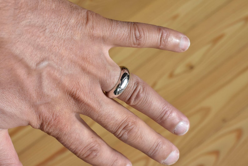 without solded Silver round Ring with hand engraving 100/% handmade casting metod
