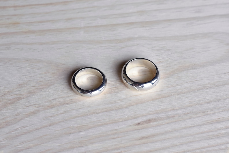 without solded Silver round Ring with hand engraving 100/% handmade casting metod