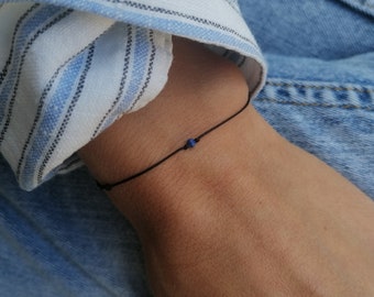 Bracelet délicat en lapis-lazuli unisexe | bleu et noir | bracelet de pierres précieuses minces | bijoux minimalistes