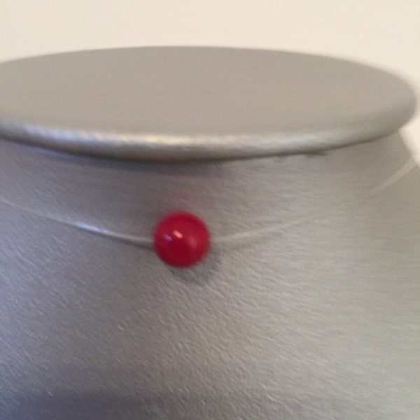 Collier fil de nylon perle corail rouge 7 mm