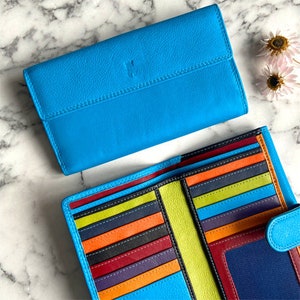 Monedero grande de mujer de piel multicolor en color azul