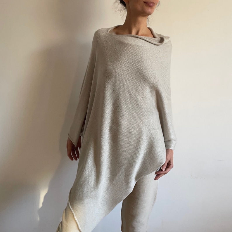 Poncho de lana merino suave y elegante, Envoltura de pura lana Ecru, Cálido chal de punto blanco roto, Jersey de punto de mujer, Capa para mujer, Regalo para ella, 735 imagen 2