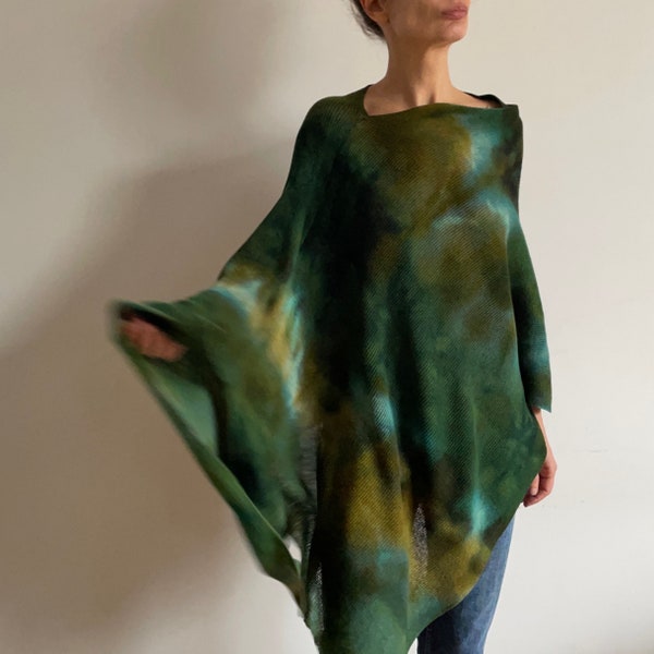 Weicher eleganter Merino Wolle Poncho Grün oliv Wolle Schal Einzigartige Ombre handgefärbte Wrap Warme Vertuschung Damen Pullover Geschenk für sie OOAK 736