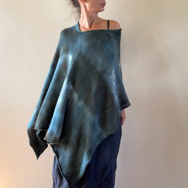 Doux et élégant poncho royal baby alpaga Poncho en laine gris Tunique ombrée unique teinte à la main, couverture chaude pull femme cadeau pour elle OOAK 639