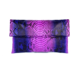 Bolso de mano de piel de serpiente con motivo rosa y morado / bolso de mano plegable / bolso de mano tipo sobre / bolso de mano de piel / bolso de pitón / bolso de piel de serpiente