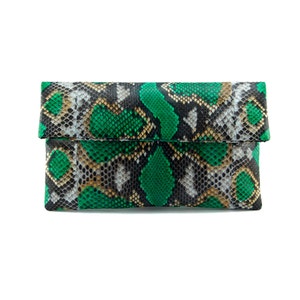 Clutch de piel de serpiente verde esmeralda y negro / clutch plegable / clutch tipo sobre / clutch de piel / bolso de pitón / bolso de piel de serpiente