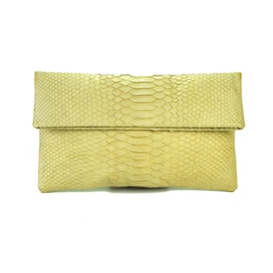 ¡Oferta! Bolso de mano de piel de serpiente amarillo claro / bolso de mano plegable / bolso de mano tipo sobre / bolso de mano de cuero / bolso de pitón / bolso de piel de serpiente