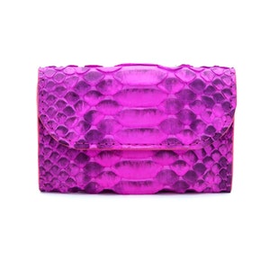 Pink Motiv Schlangenleder Kartenhalter | kleine Leder Geldbörse | minimalistische Geldbörse | Kartenetui aus Leder | Kreditkartenhalter