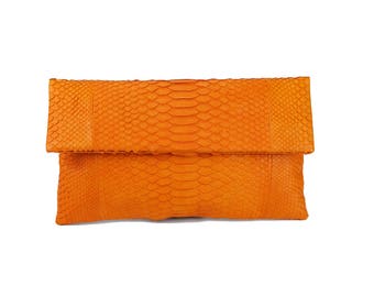 Orangefarbene Schlangenleder-Clutch | Foldover Clutch Tasche | Umschlag Clutch | Lederhandtasche | Python Tasche | Schlangenleder Tasche