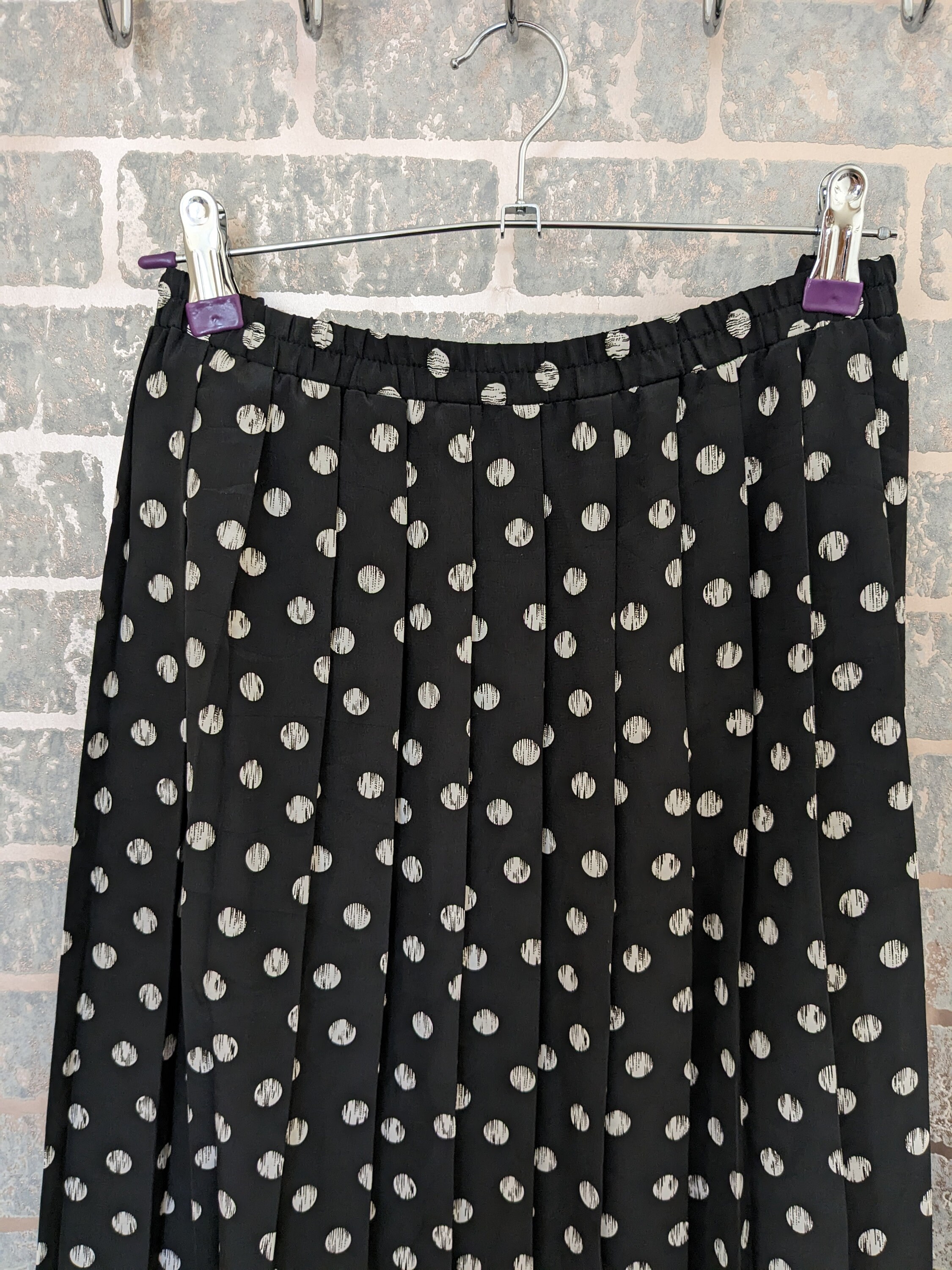 Black polka dot pleated midi skirt 2025